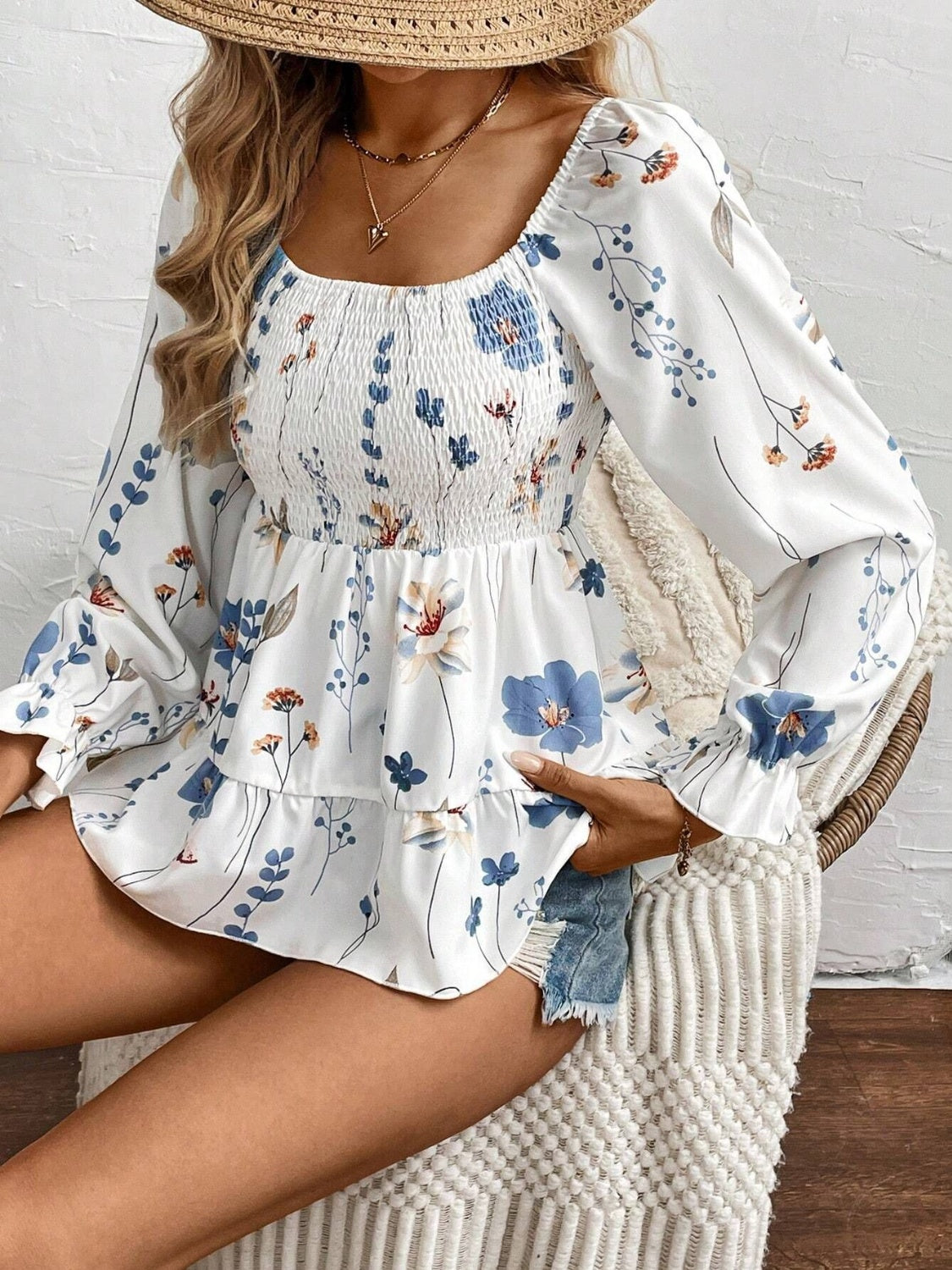 Well Tailored Blouse with a Graceful Silhouette