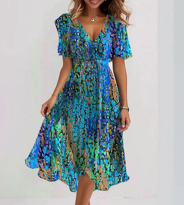 Well Tailored Dress with a Graceful Silhouette
