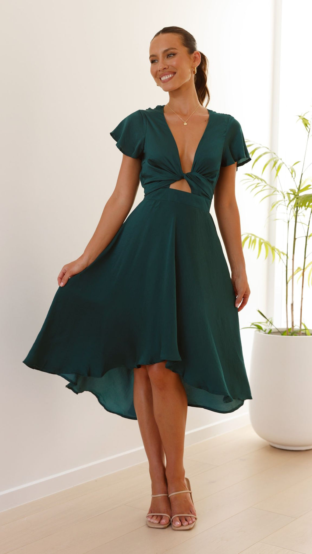 Effortlessly Elegant Dress with a Timeless Design