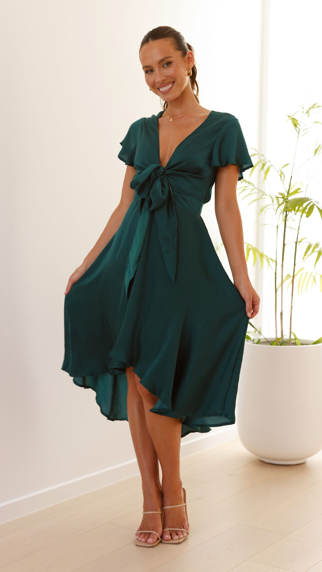 Effortlessly Elegant Dress with a Timeless Design
