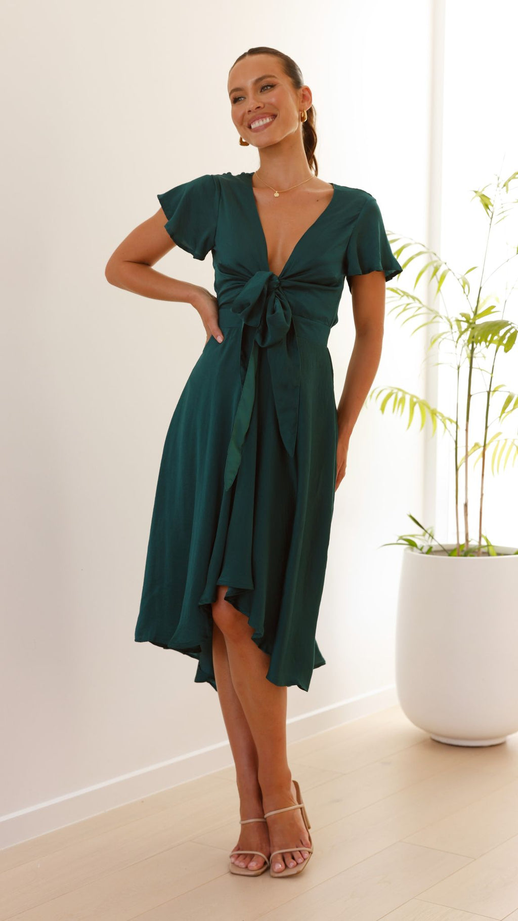 Effortlessly Elegant Dress with a Timeless Design