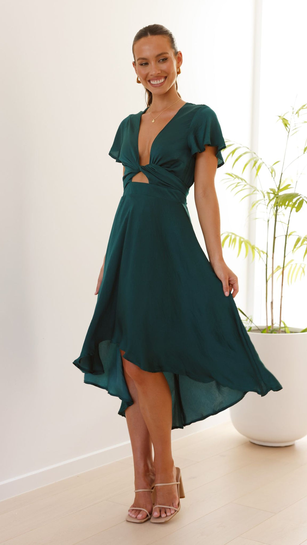 Effortlessly Elegant Dress with a Timeless Design