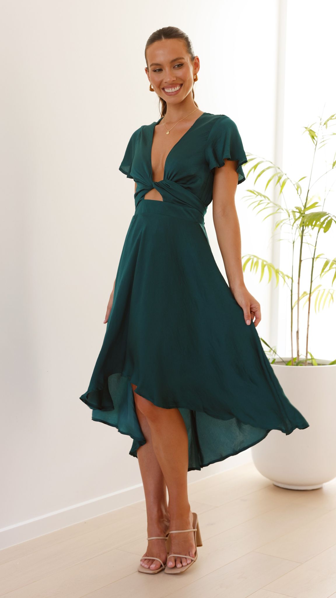 Effortlessly Elegant Dress with a Timeless Design