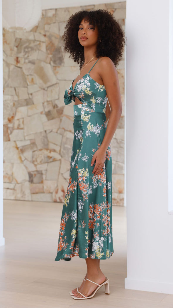 Gracefully Styled Dress for Any Occasion