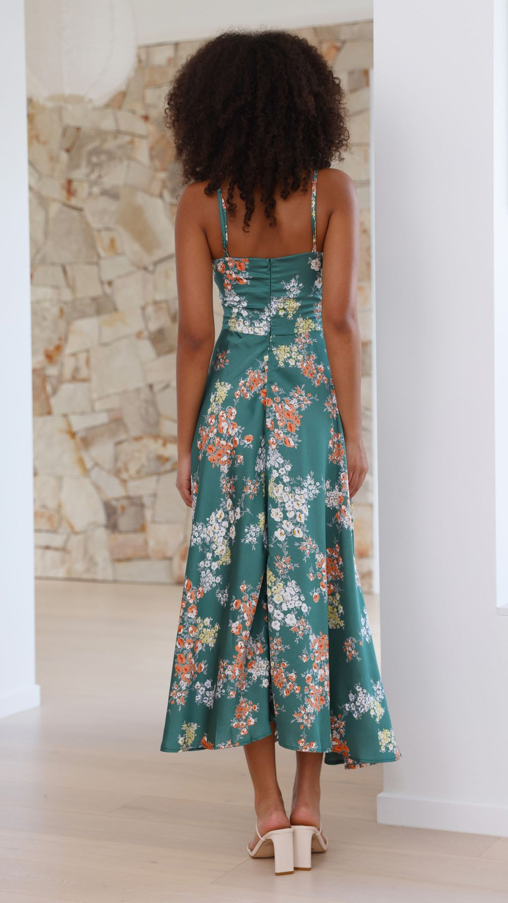 Gracefully Styled Dress for Any Occasion