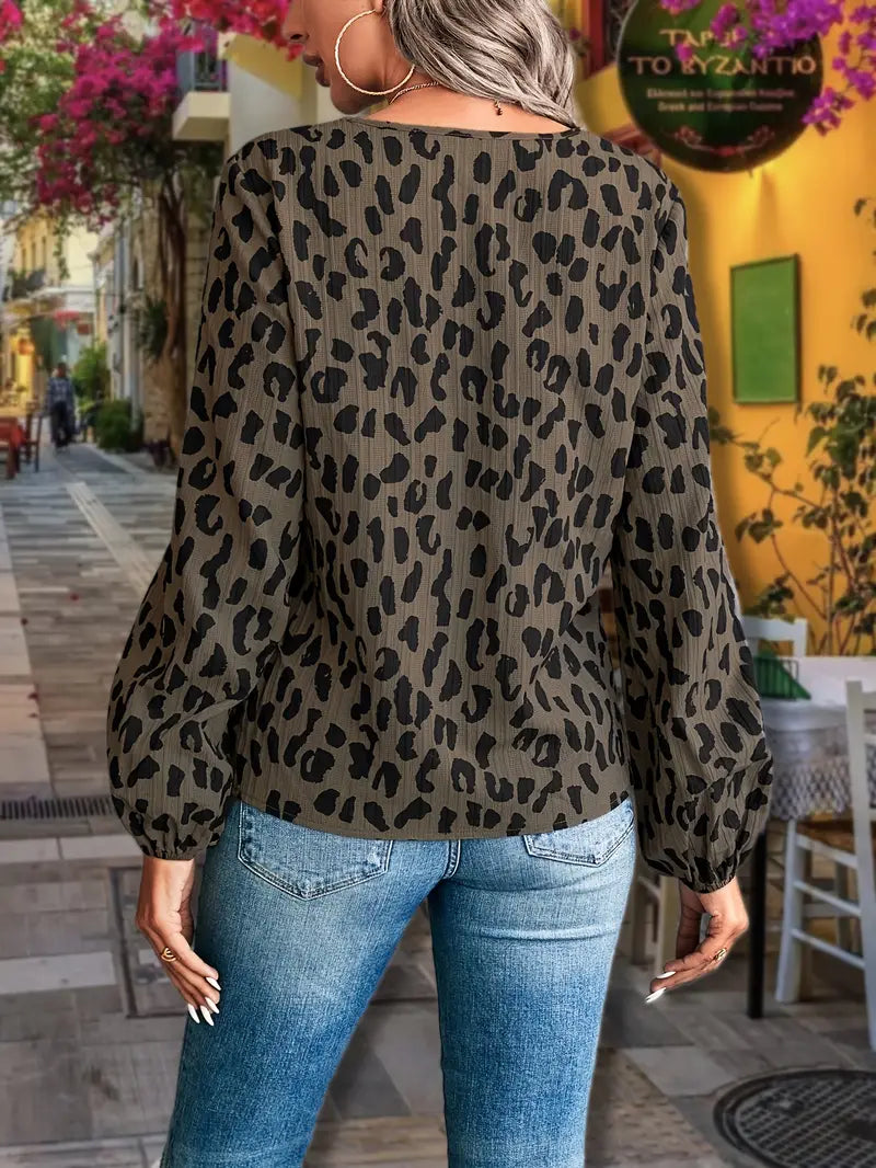 Effortlessly Elegant Blouse with a Timeless Design
