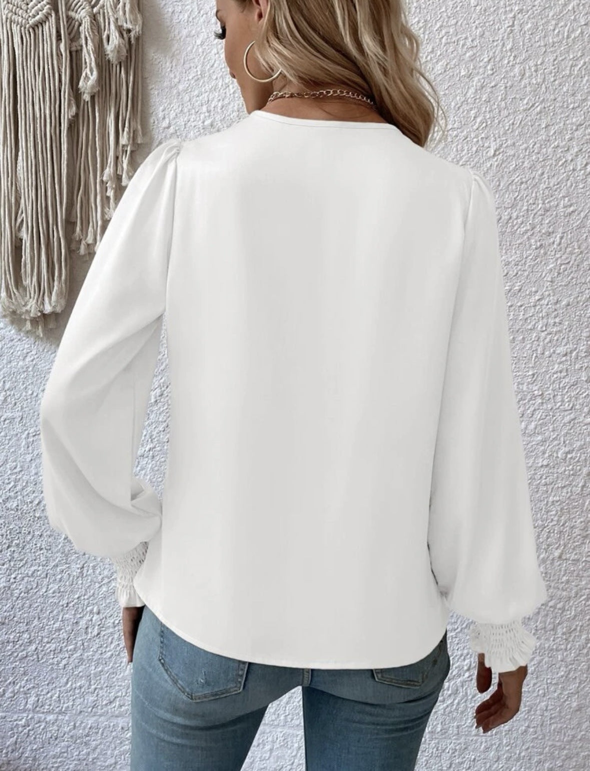 Well Tailored Blouse with a Graceful Silhouette