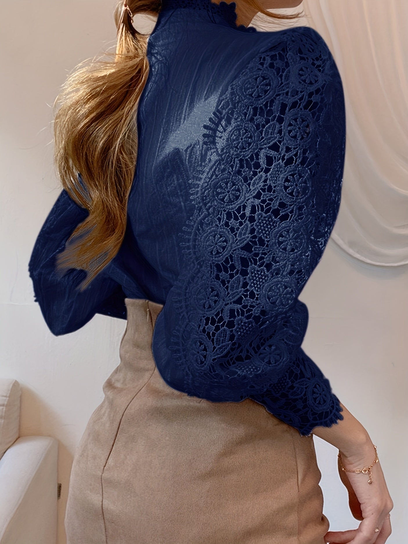 Effortlessly Elegant Blouse with a Timeless Design
