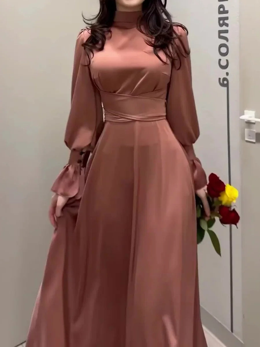 Well Tailored Dress with a Graceful Silhouette