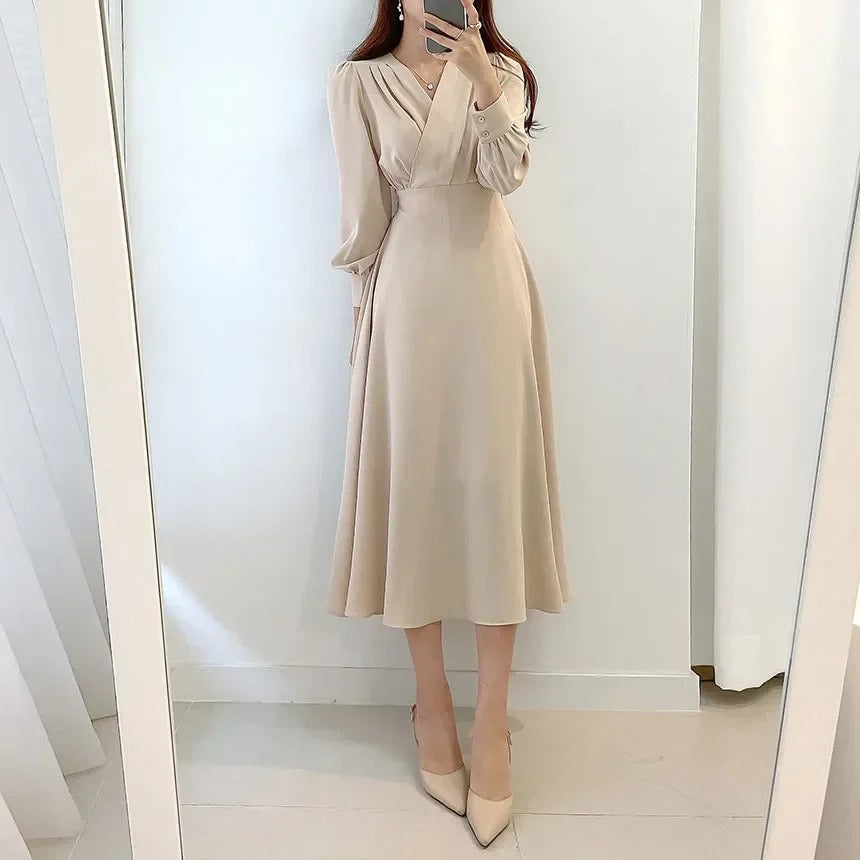 Well Tailored Dress with a Graceful Silhouette