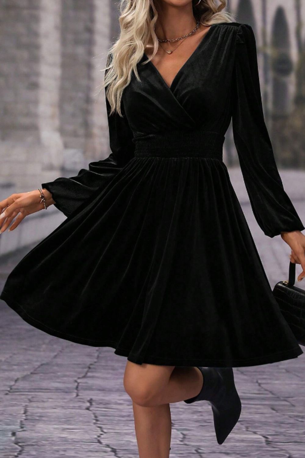 Beautifully Finished Dress in a Timeless Design