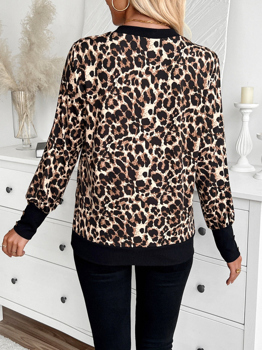 Effortlessly Elegant T-Shirt with a Timeless Design