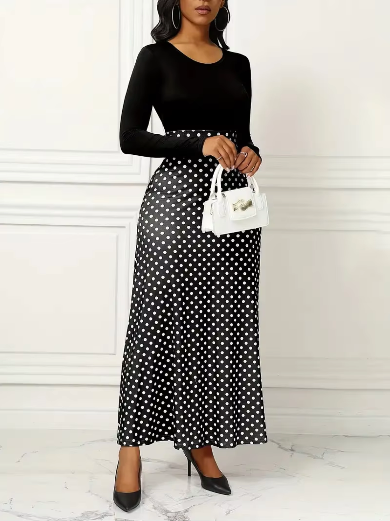 Beautifully Finished Dress in a Timeless Design