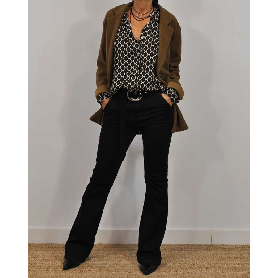Beautifully Crafted Blouse in a Classic Style