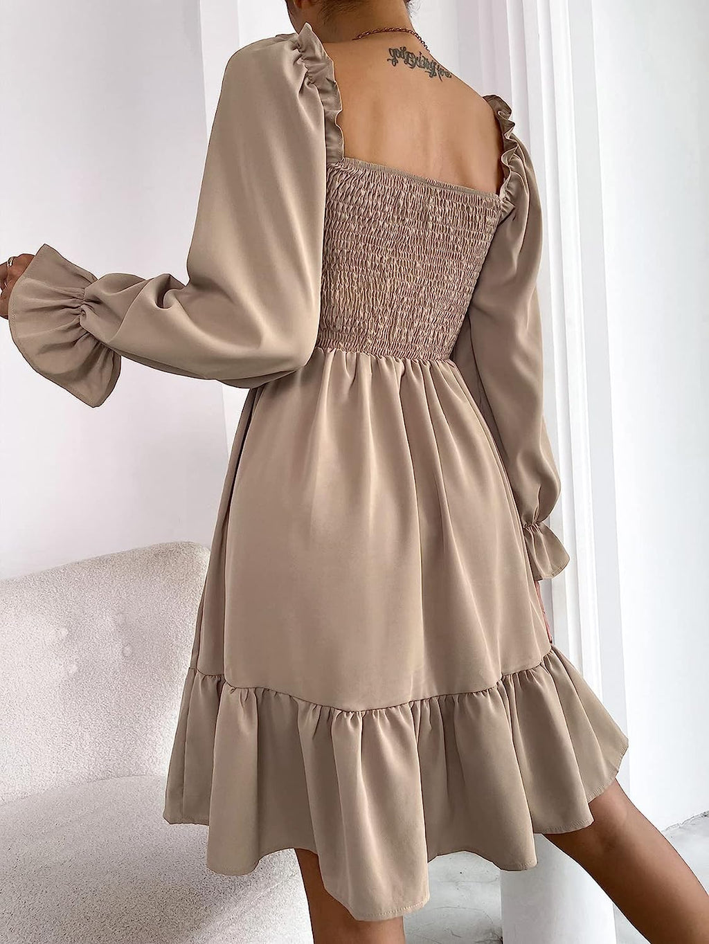 Effortlessly Elegant Dress with a Timeless Design
