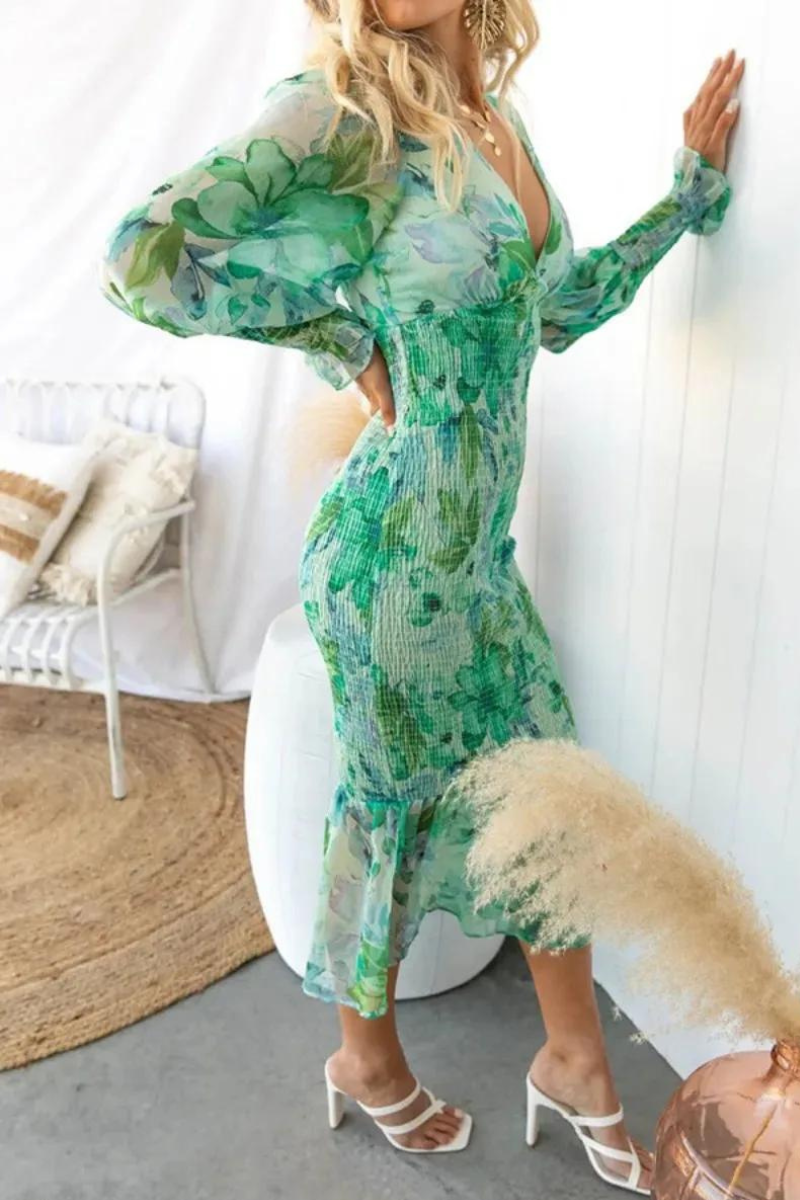 Beautifully Finished Dress in a Timeless Design