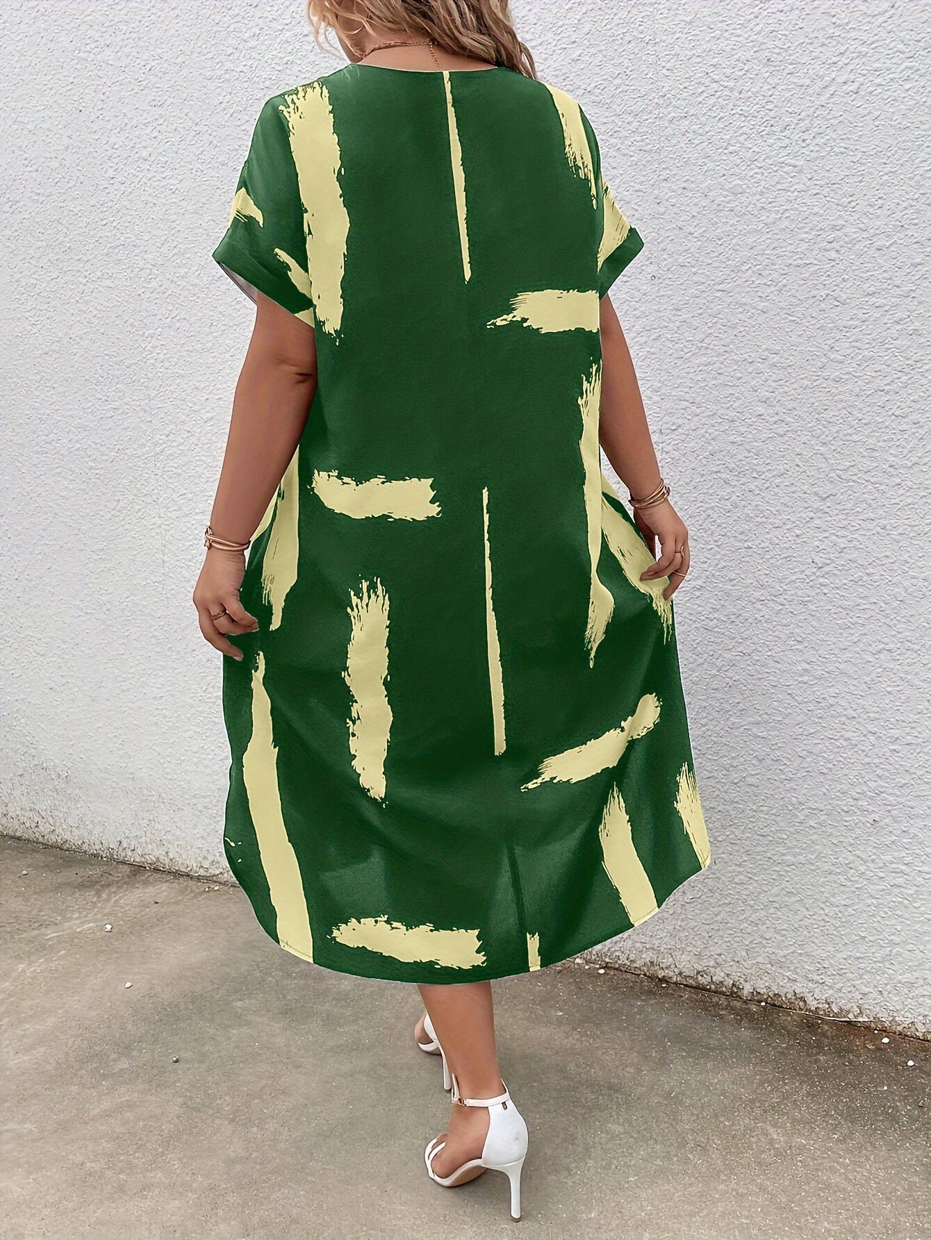Beautifully Crafted Dress in a Classic Style