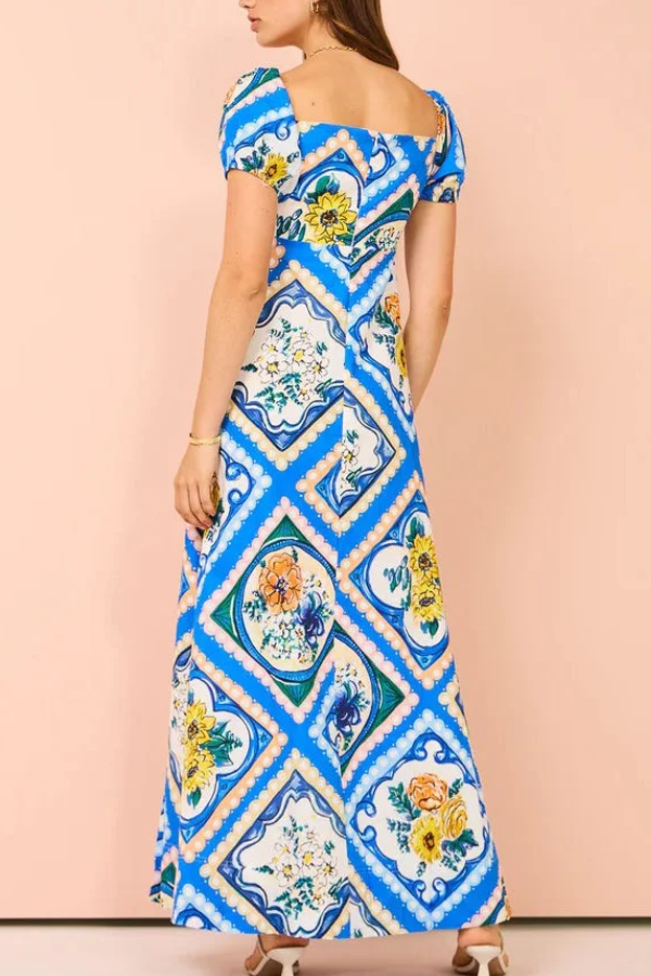 Classic Vintage Dress with a Flattering Fit