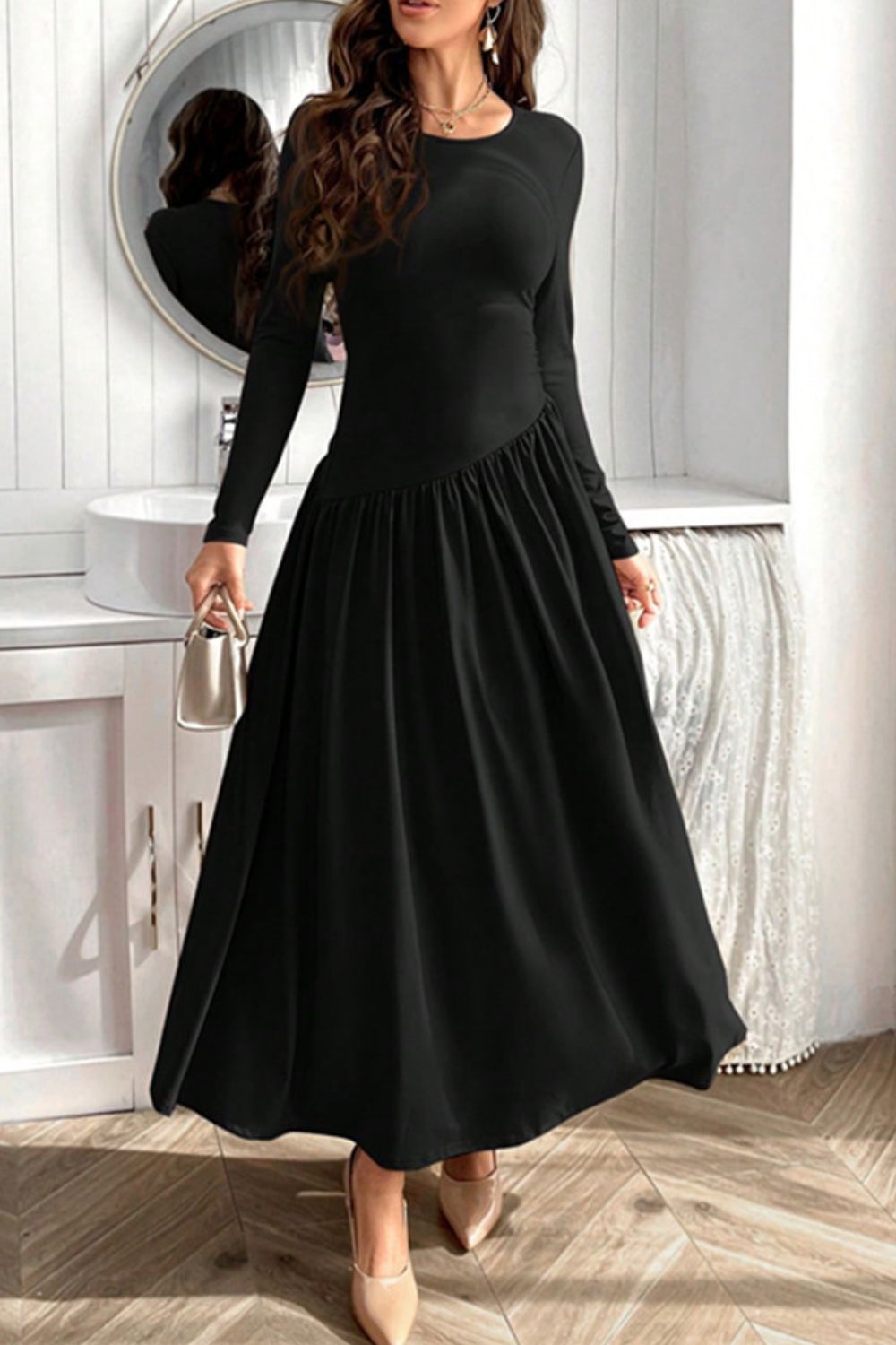 Well Tailored Dress with a Graceful Silhouette