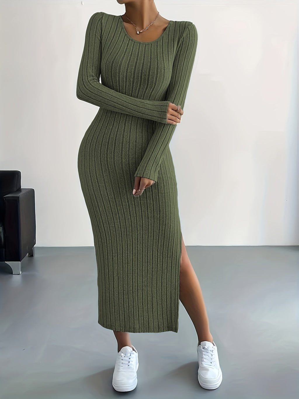 Classic Vintage Dress with a Flattering Fit
