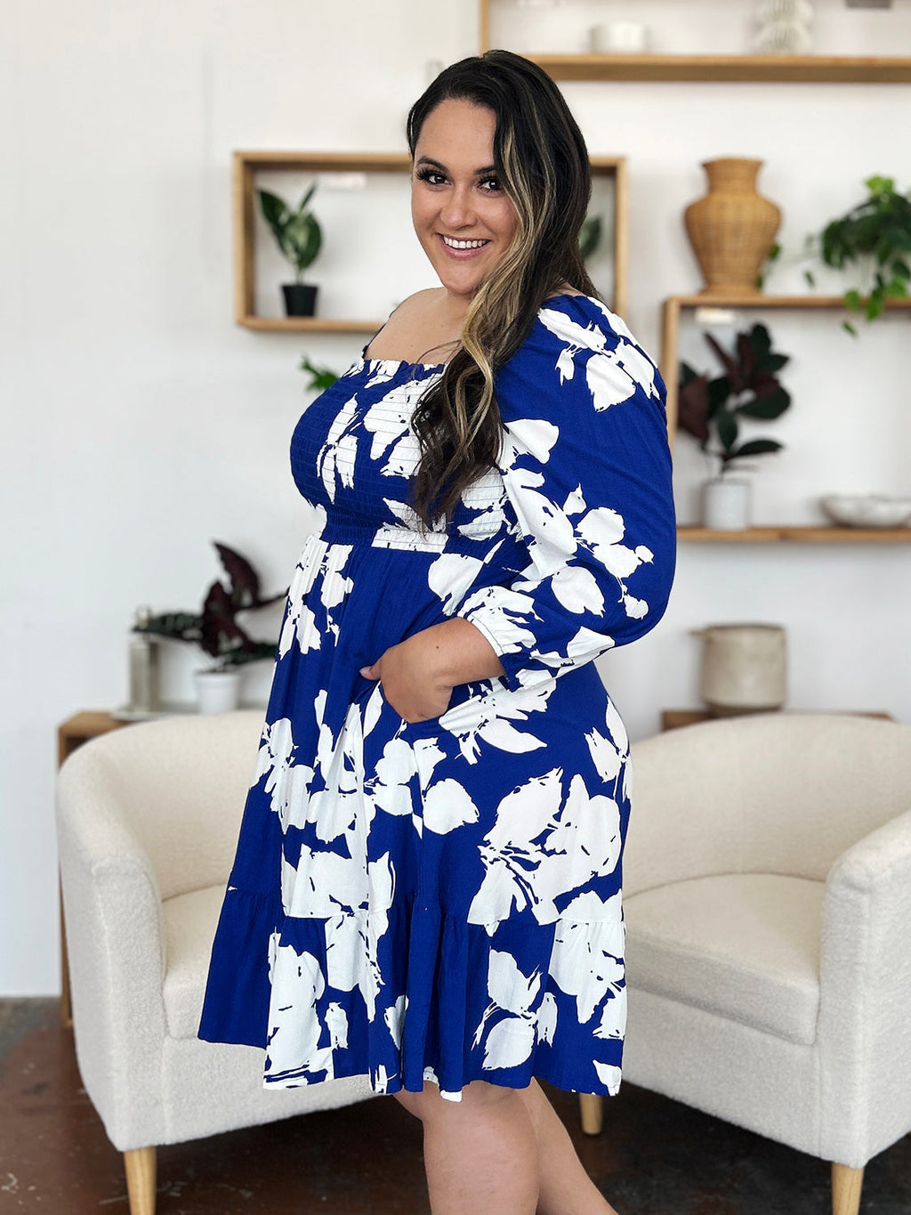 Effortlessly Elegant Dress with a Timeless Design