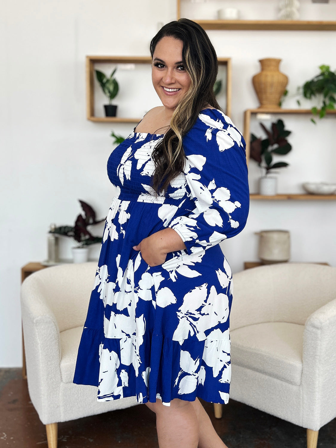 Effortlessly Elegant Dress with a Timeless Design