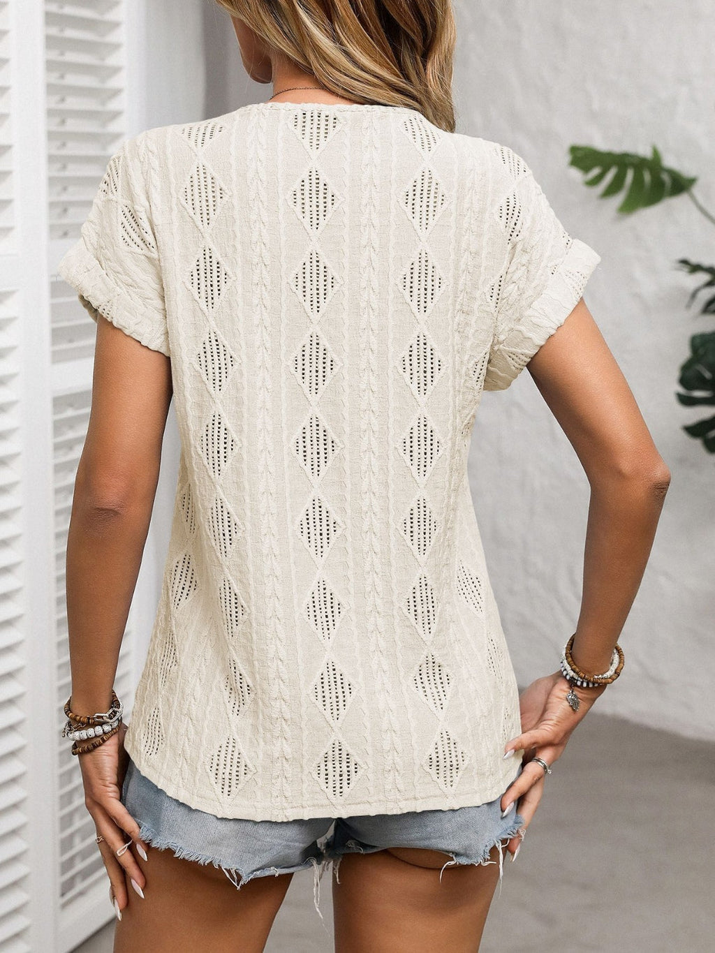 Well Tailored T-Shirt with a Graceful Silhouette