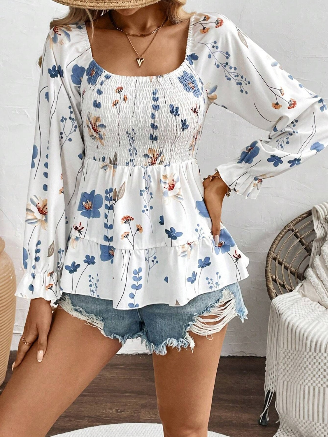 Well Tailored Blouse with a Graceful Silhouette