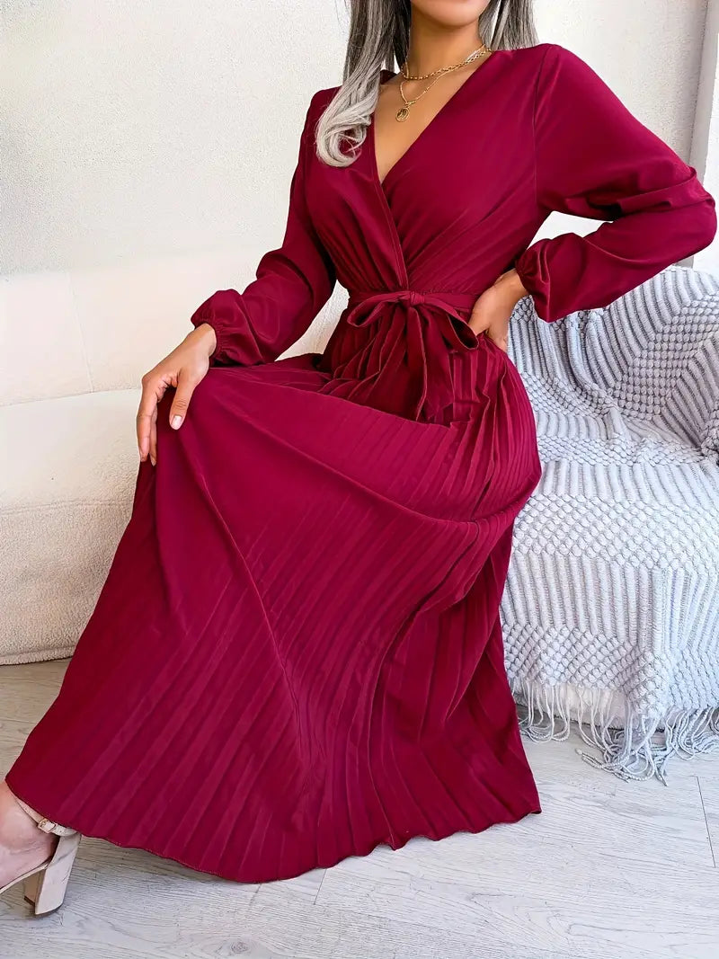 Well Tailored Dress with a Graceful Silhouette