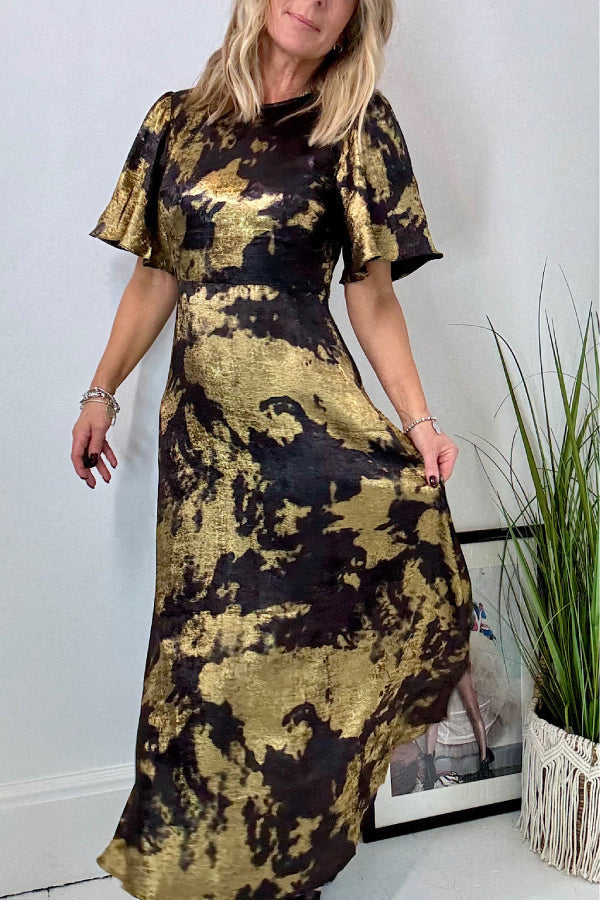 Classic Vintage Dress with a Flattering Fit