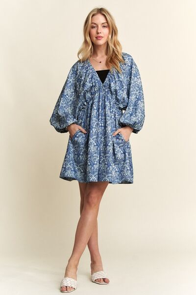 Effortlessly Elegant Dress with a Timeless Design