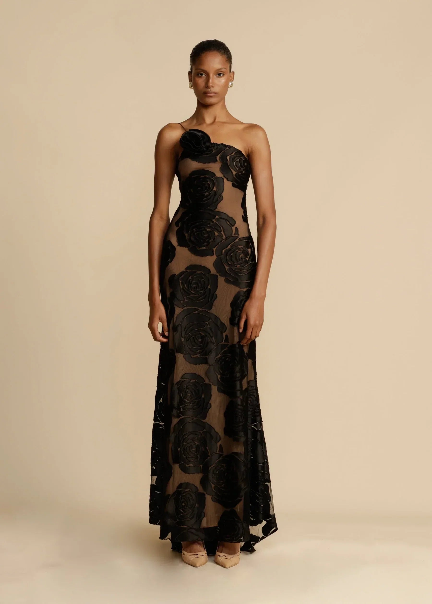 Effortlessly Elegant Dress with a Timeless Design