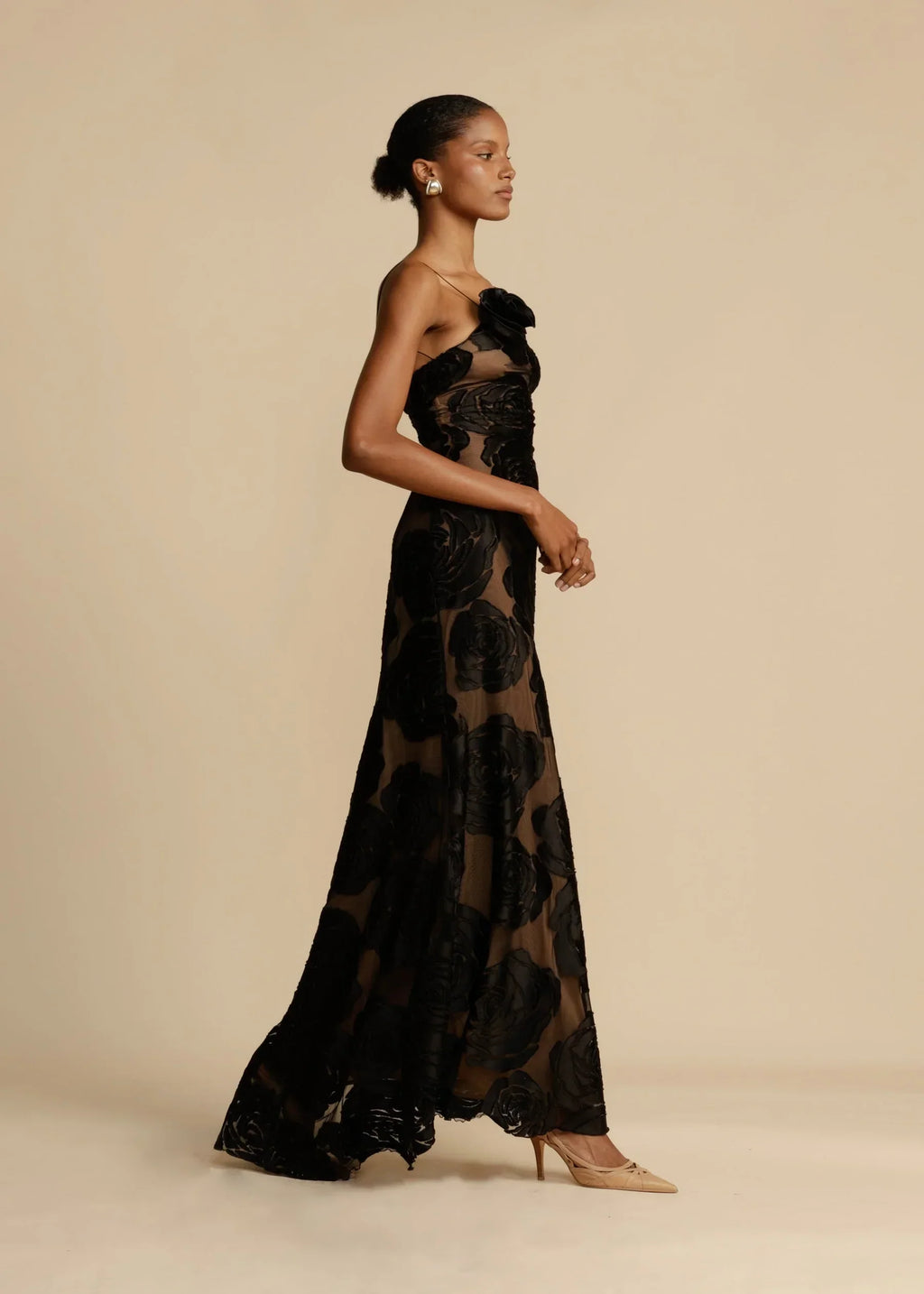 Effortlessly Elegant Dress with a Timeless Design