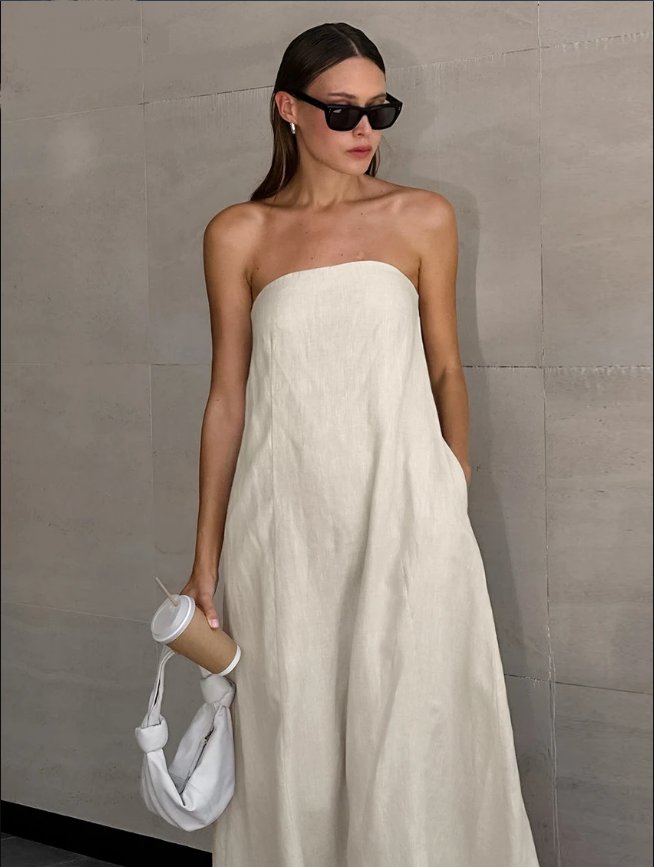 Beautifully Finished Dress in a Timeless Design