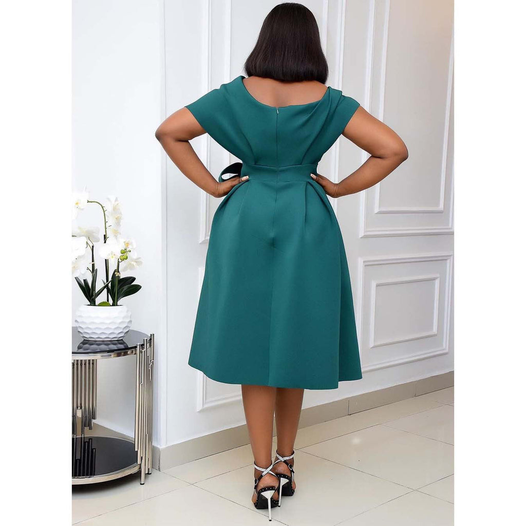 Well Tailored Dress with a Graceful Silhouette