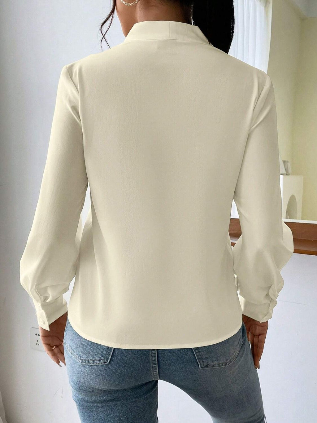 Effortlessly Elegant Shirt with a Timeless Design