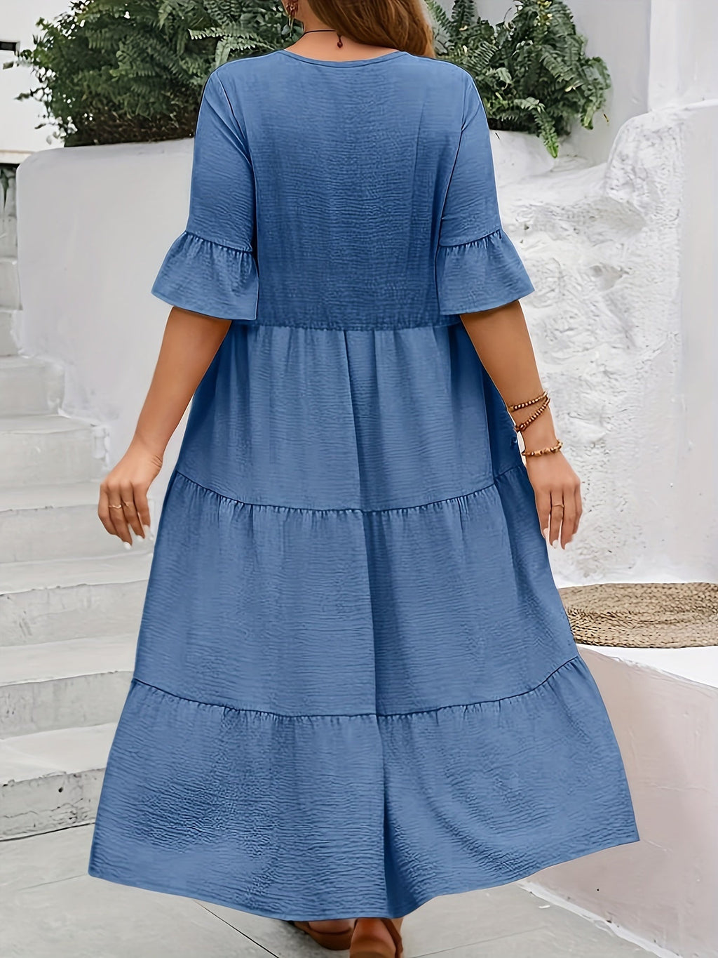 Well Tailored Dress with a Graceful Silhouette
