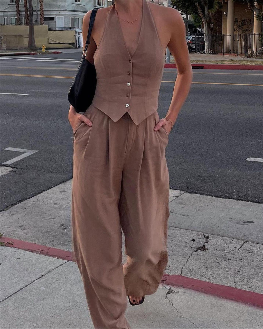Elegantly Styled Trousers for Everyday Wear