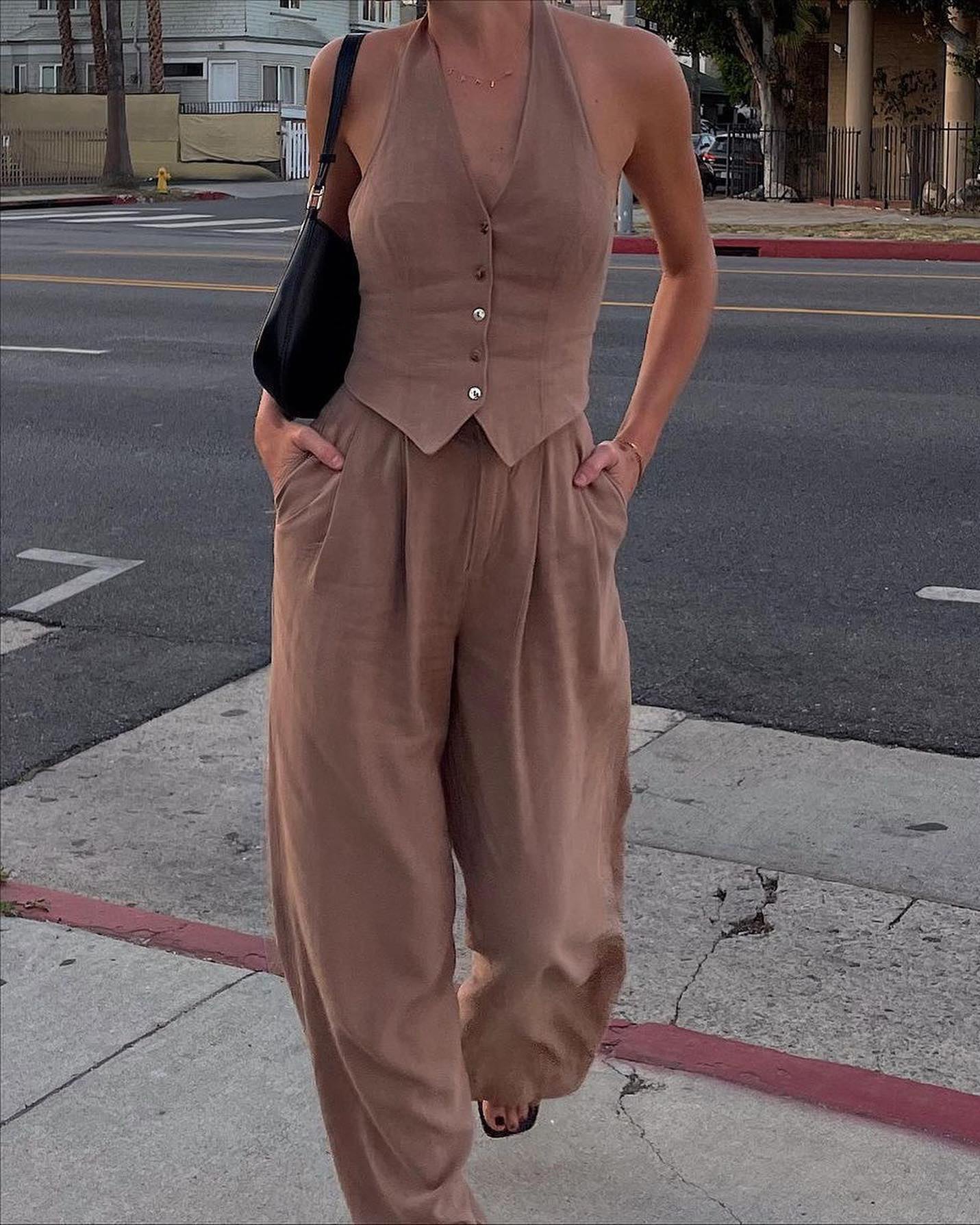 Elegantly Styled Trousers for Everyday Wear