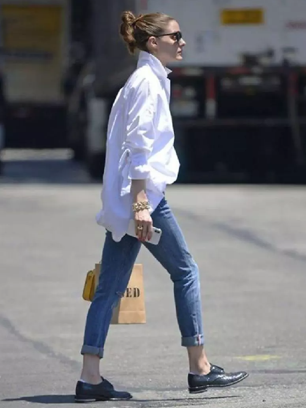 Sophisticated Blouse with a Clean Classic Look