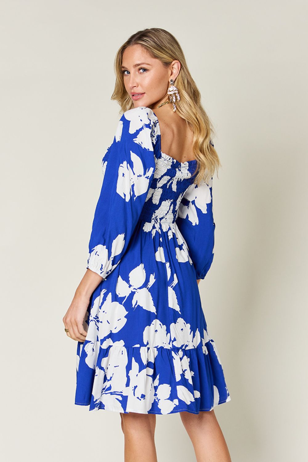 Effortlessly Elegant Dress with a Timeless Design