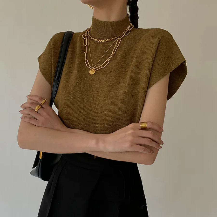 Well Tailored T-Shirt with a Graceful Silhouette