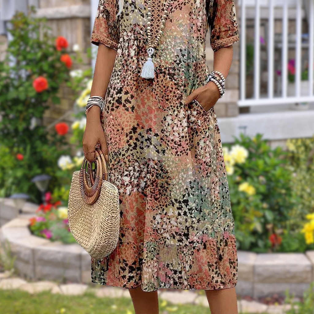 Beautifully Finished Dress in a Timeless Design