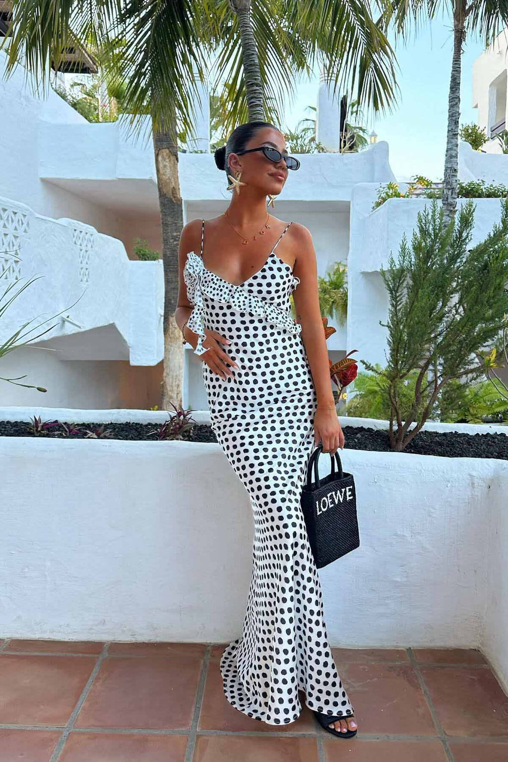 Well Tailored Dress with a Graceful Silhouette