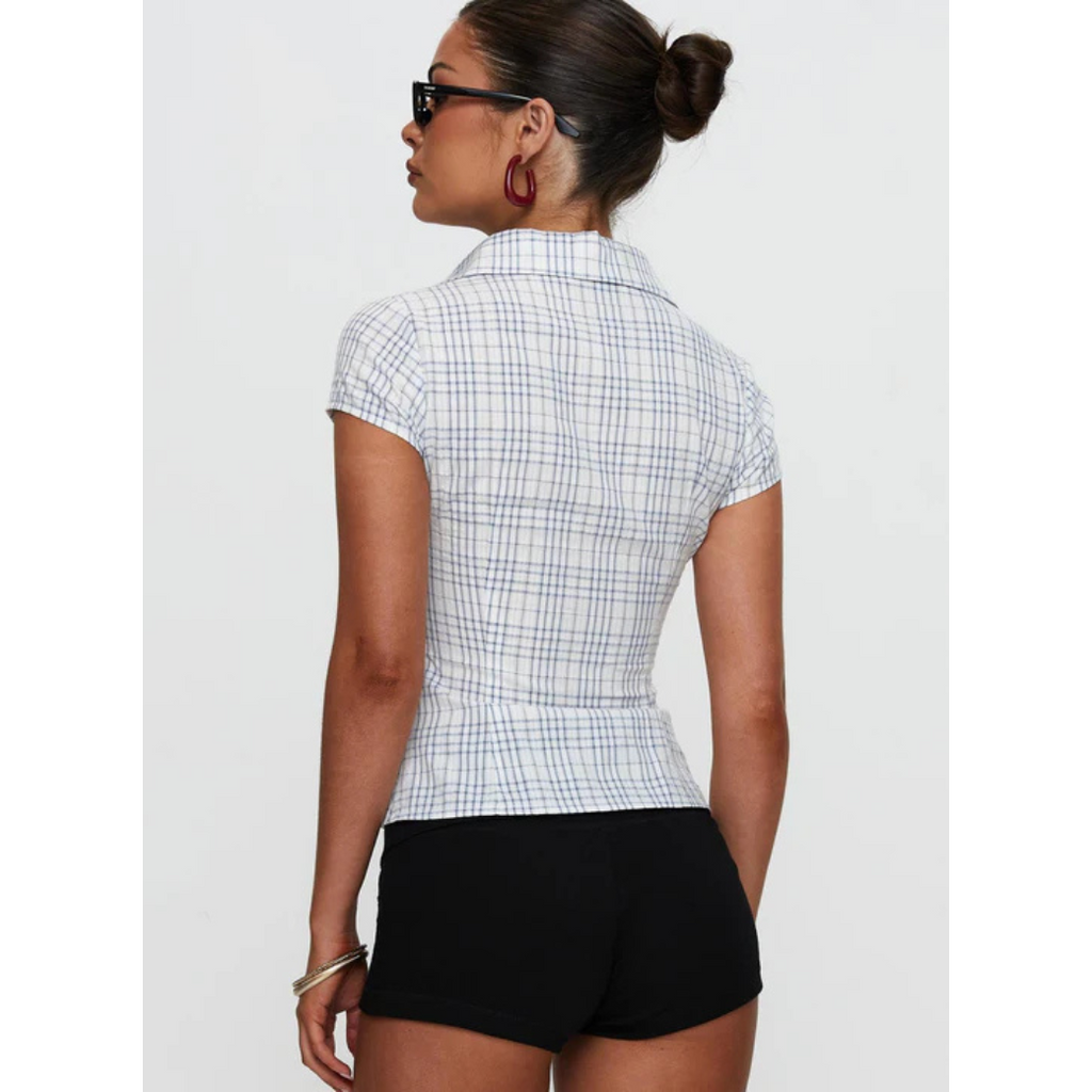 Effortlessly Elegant Shirt with a Timeless Design