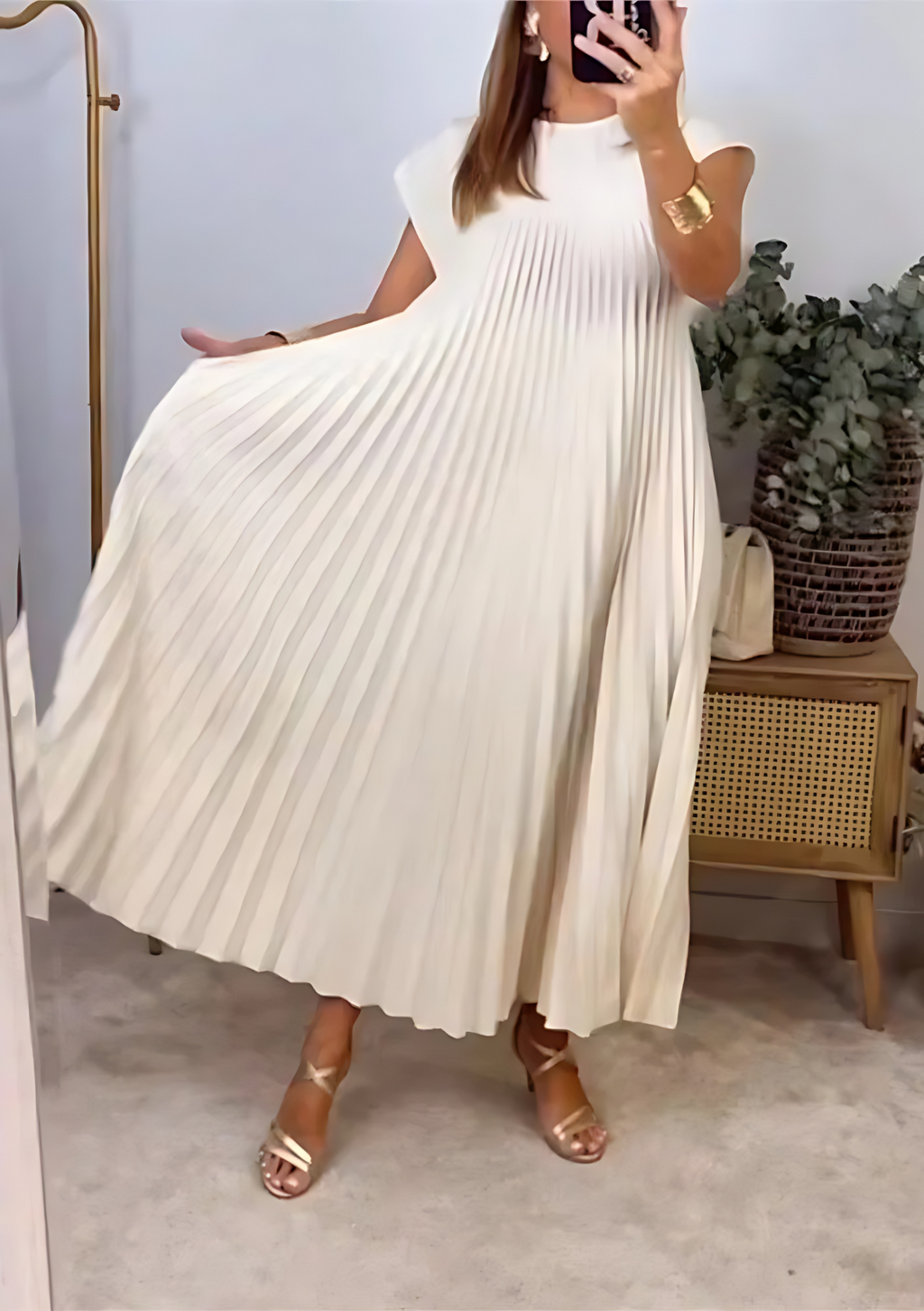 Gracefully Styled Dress for Any Occasion