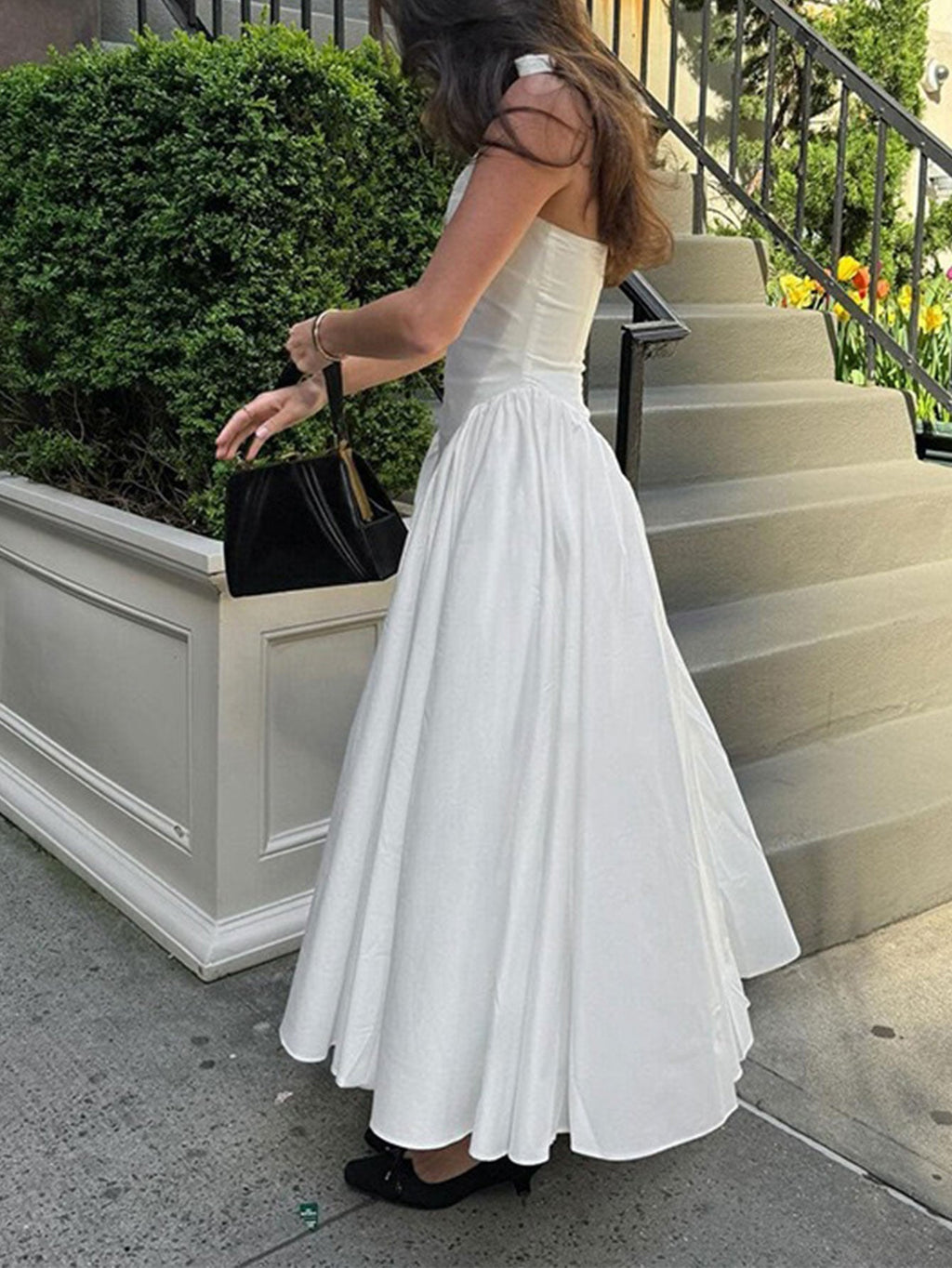 Well Tailored Dress with a Graceful Silhouette
