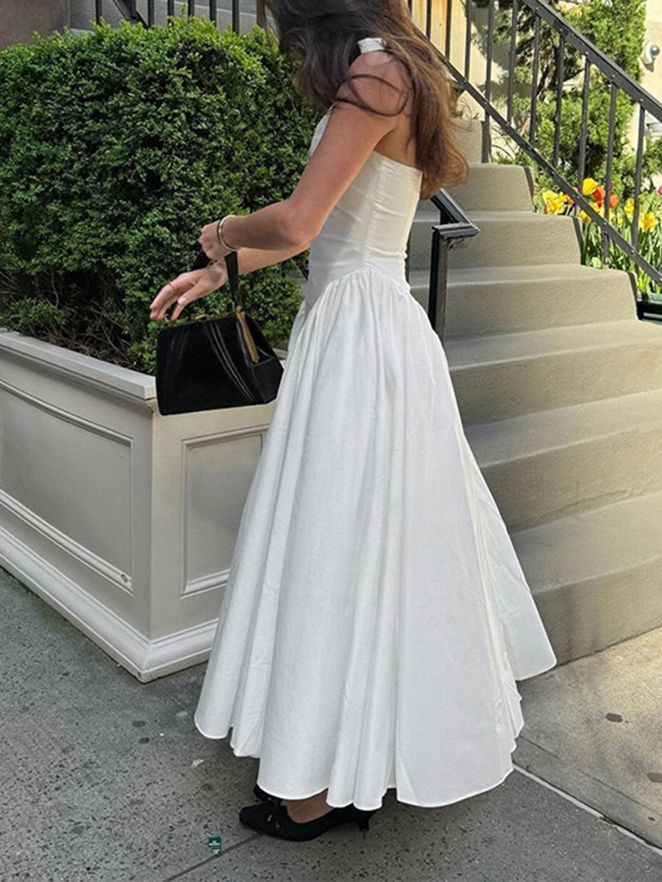 Well Tailored Dress with a Graceful Silhouette