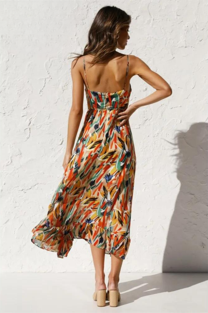 Beautifully Finished Dress in a Timeless Design