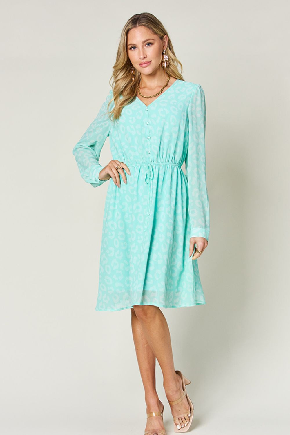 Beautifully Finished Dress in a Timeless Design